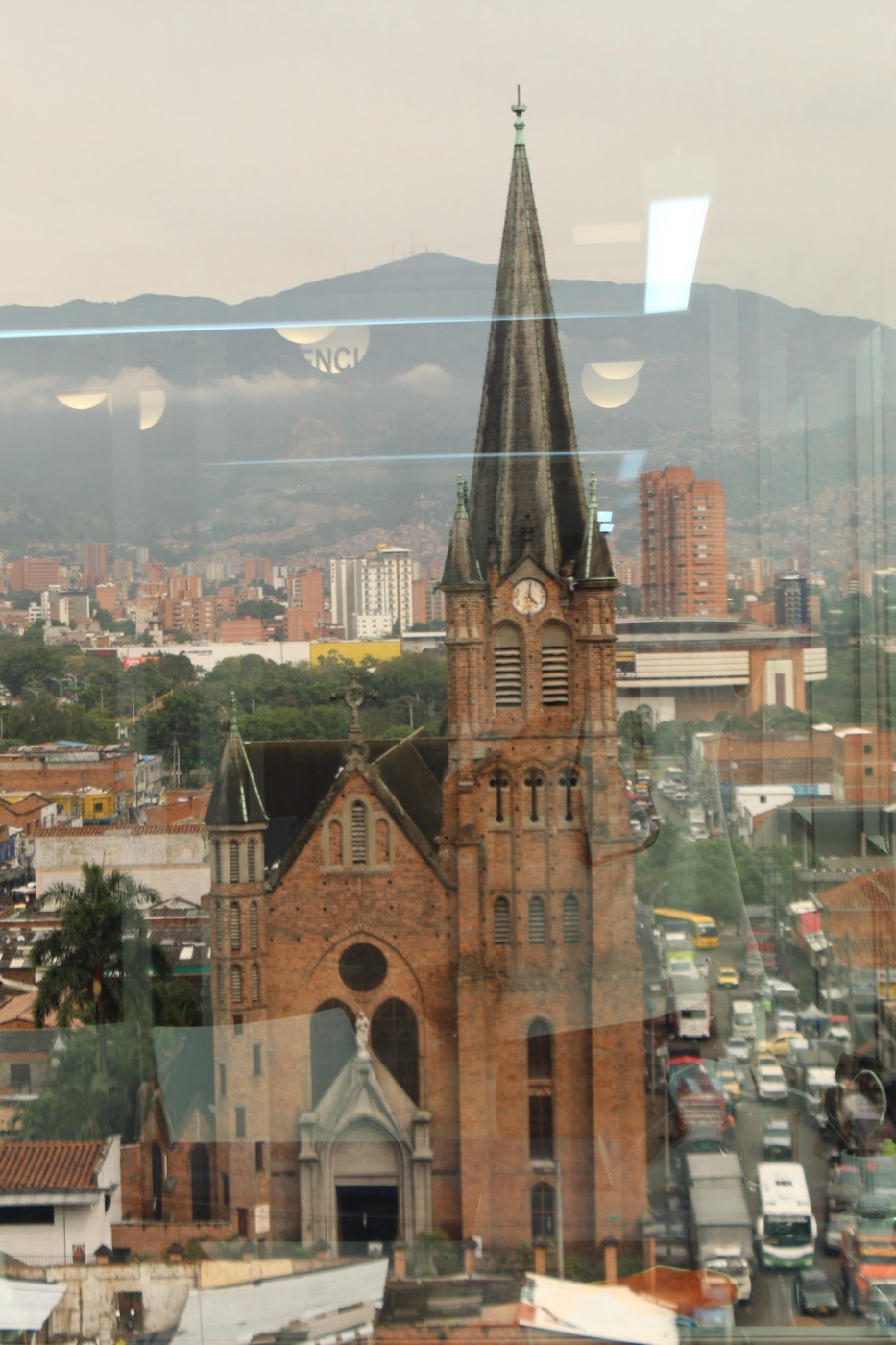 Vista del centro de Medellín desde la oficina de Lannet